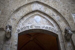 Mps si fa bello per le nozze: utili e dividendi