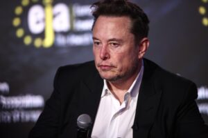 Musk paga la causa contro Disney all’attrice anti lockdown licenziata