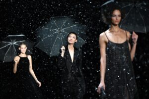 Milano fashion week si riscopre romantica. La donna torna soave