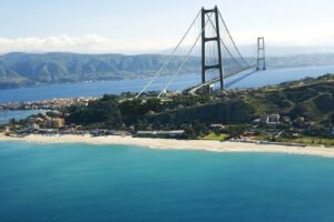 Il Ponte sullo Stretto ancora non c’è. Ma la sinistra lo porta in tribunale
