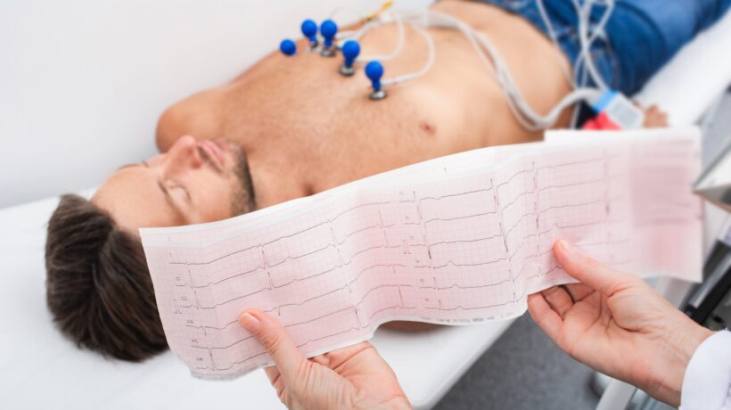 Miocarditi: vaccini peggio del Covid. Effetti avversi anche con l’antivirale