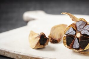 Per gusti e palati più delicati l’aglio da scegliere è quello nero