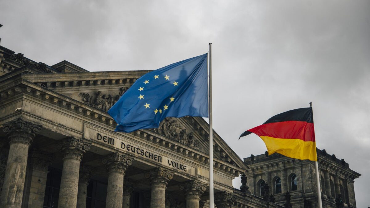 A Berlino si affronta il tabù della permanenza nell’Ue. Scholz: «Ci ha fatto comodo…»