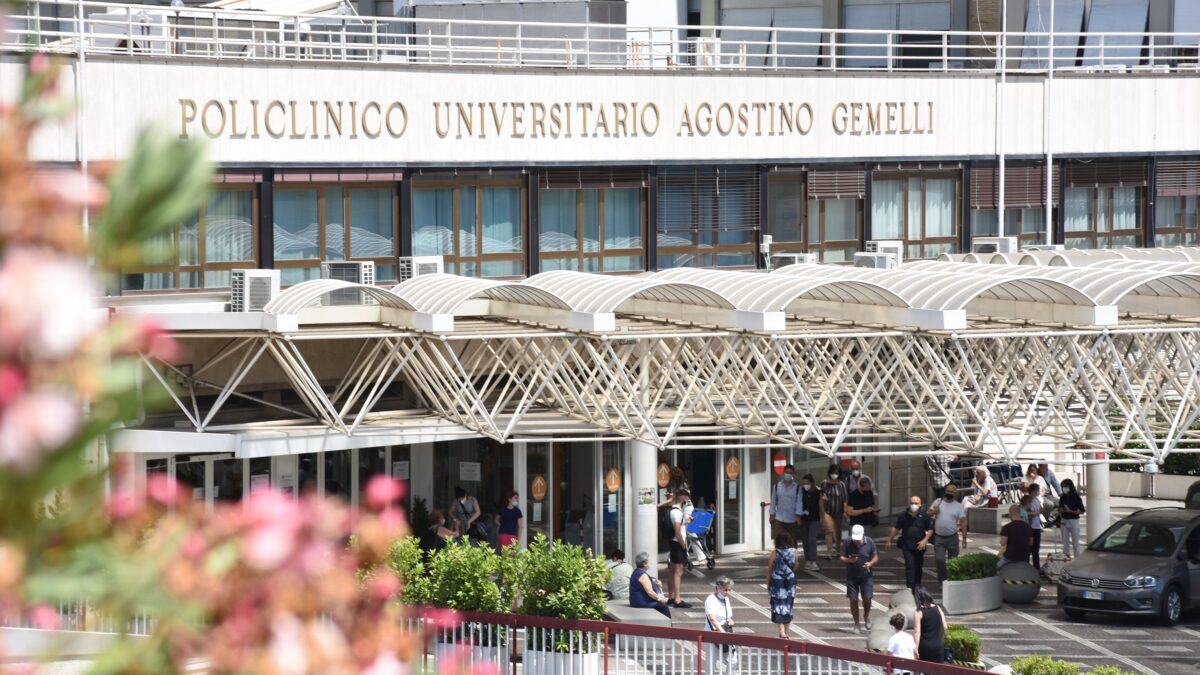 Londra chiude la fabbrica dei bambini trans l’ospedale del Papa la apre