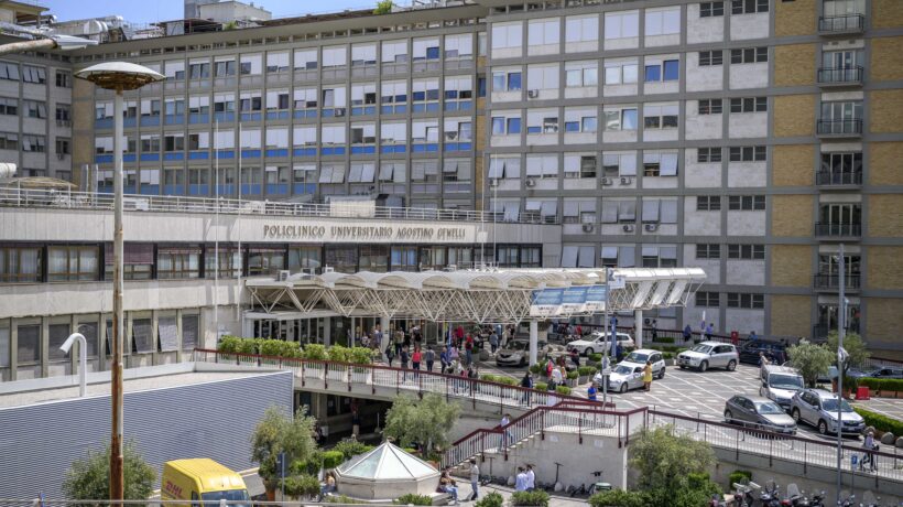 Così è nato il blitz per portare il gender nell’ospedale del Papa