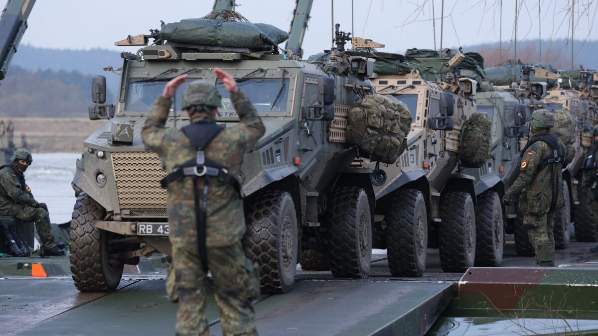 La Nato ammassa truppe al confine con la Russia