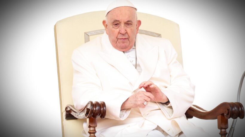 Il Papa: «Non vaccinati negazionisti suicidi»