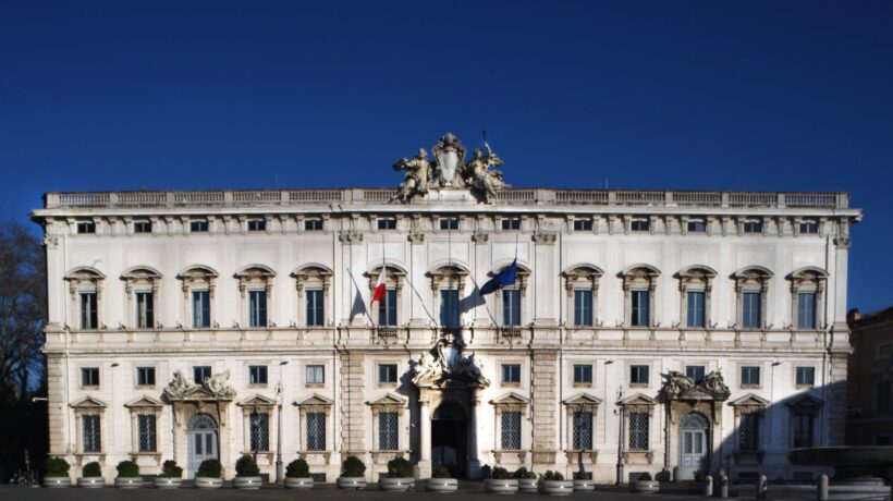 Meglio fare le elezioni anche per la Consulta