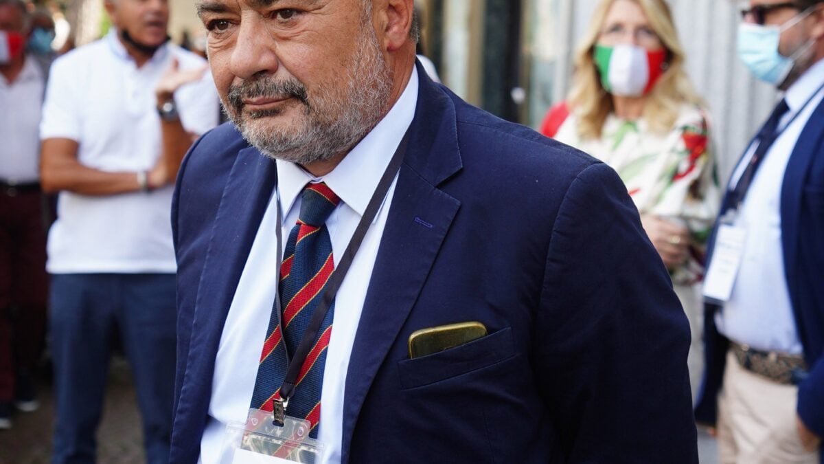 Anche aziende della difesa nel mirino. Spiati i top manager della Beretta