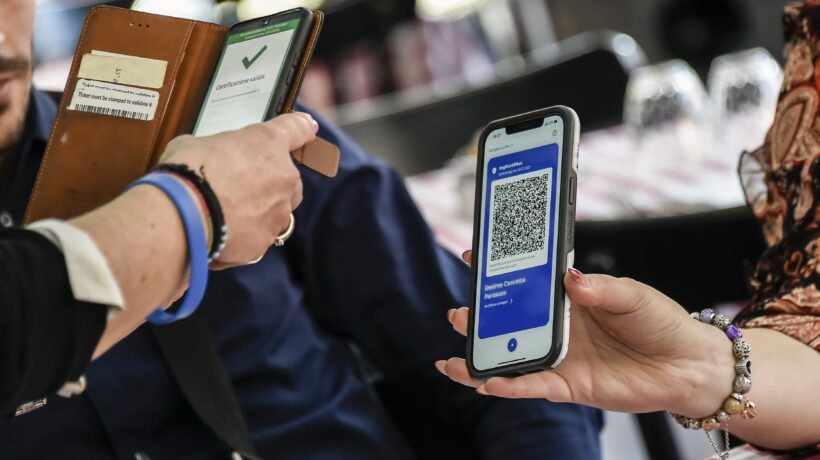 Per finanziare il pass eterno si usano i soldi destinati alle vittime di effetti avversi
