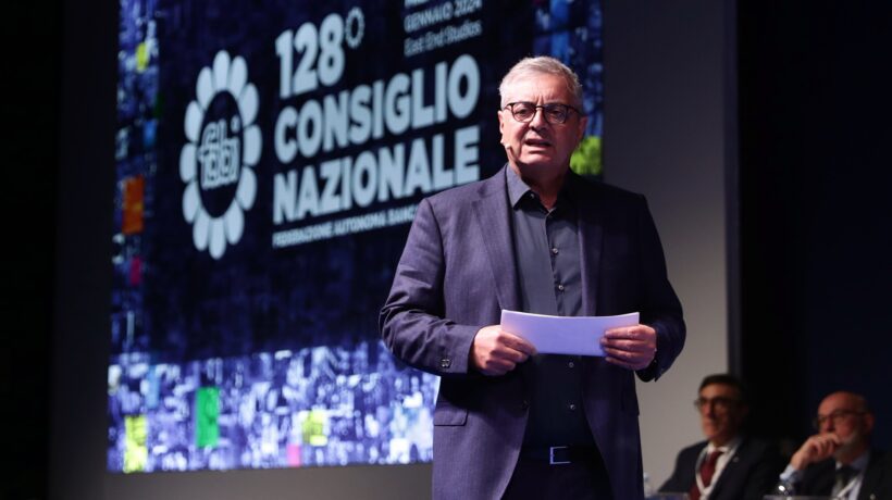 «Con la scusa della transizione green l’Europa cancella le banche italiane»