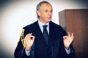 Laudati sfida Cantone: «Segreto violato»