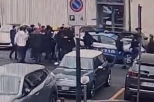 A Torino le compagne volevano liberare l’africano stupratore