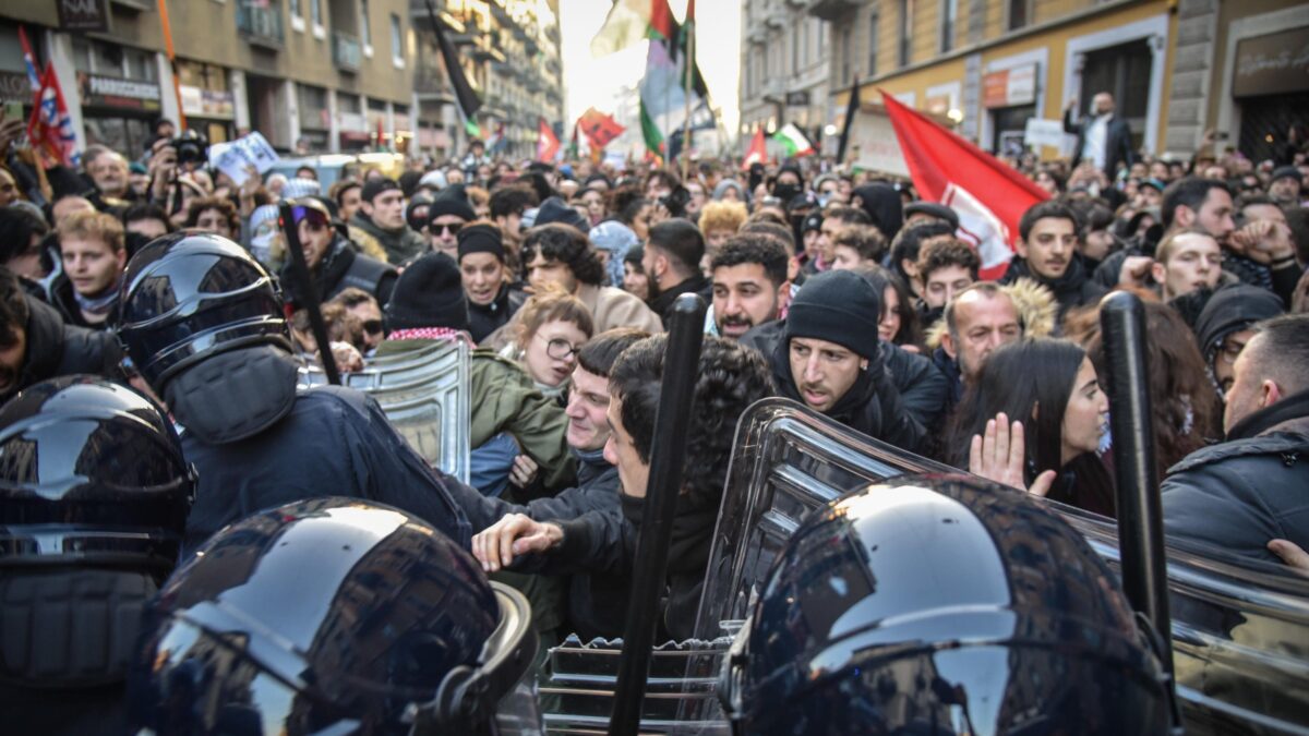 Antagonisti galvanizzati dall’opposizione. Oggi altri cortei a rischio