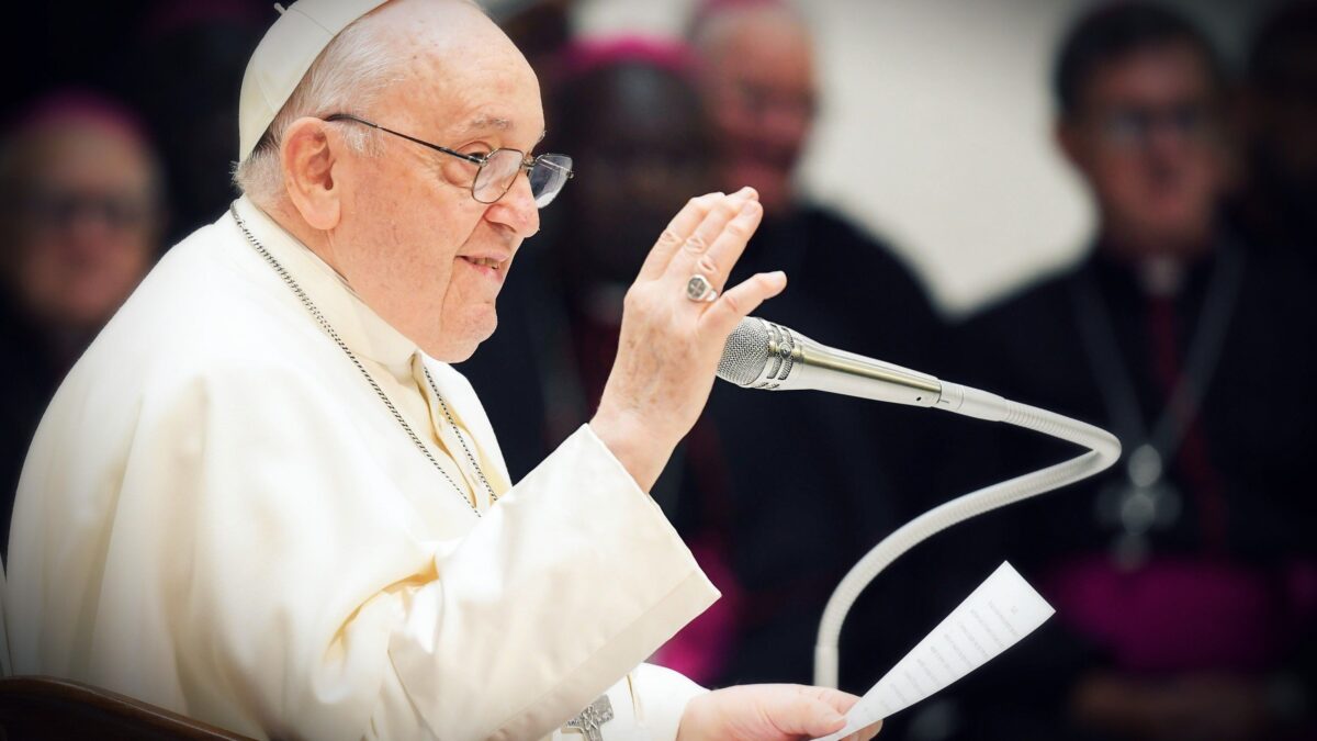 Papa Francesco spiazza i suoi tifosi: «Il gender è il pericolo peggiore»