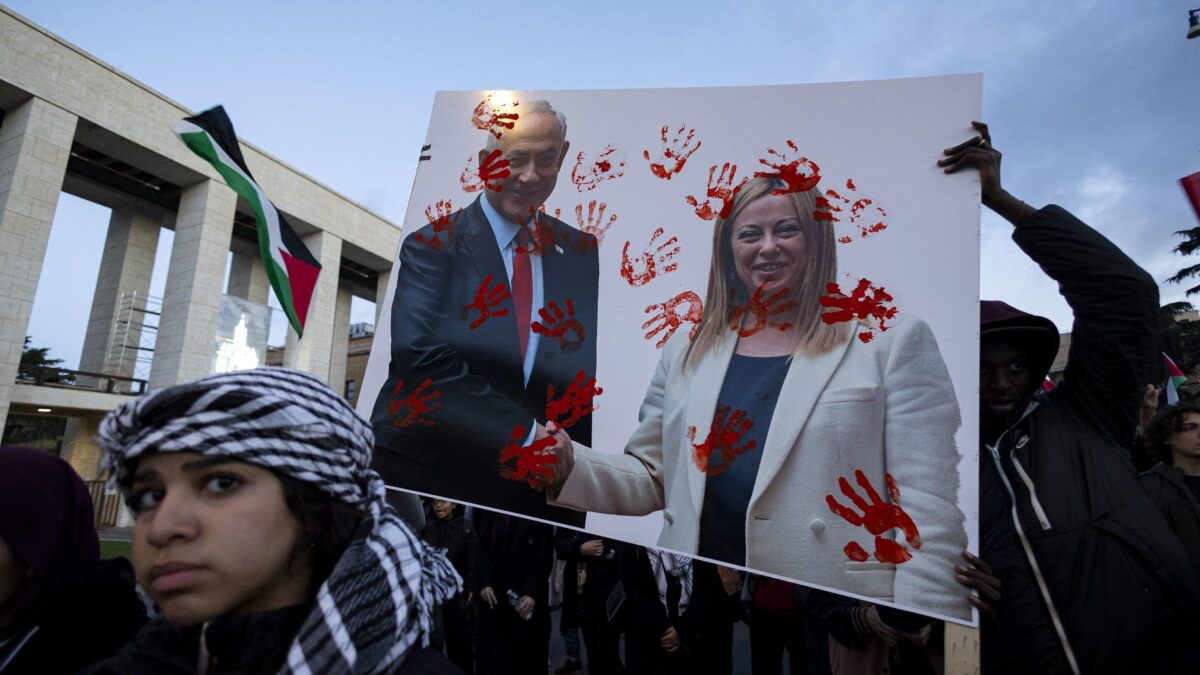 Nei cortei anti Israele spiccano i dem a braccetto con chi predica l’odio