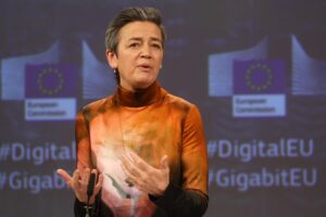 Da Vestager altra sabbia nel motore. «Fusione Ita-Lufthansa? Roba loro»