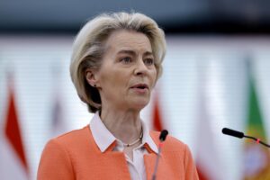L’Europarlamento «indaga» Ursula. Nemmeno i Popolari la difendono più