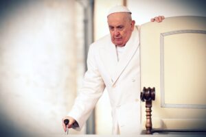 Francesco sfida i nuovi inquisitori