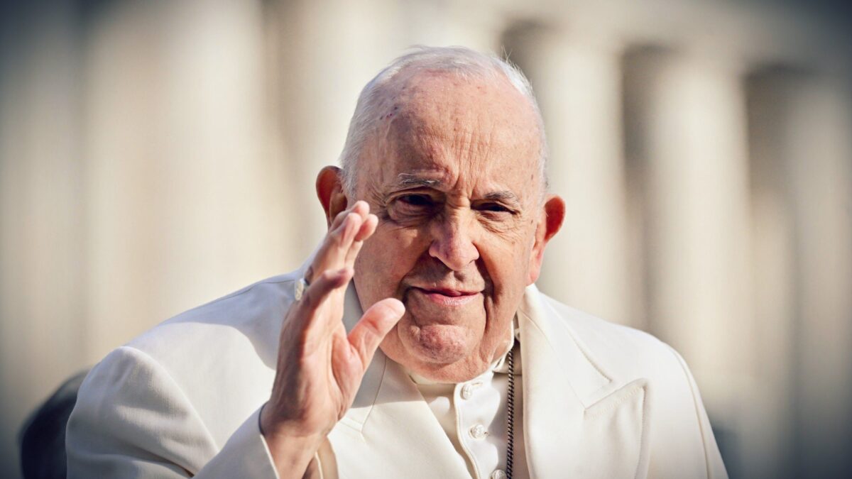 Papa, sgarbo a Ratzinger: «Usato contro me»