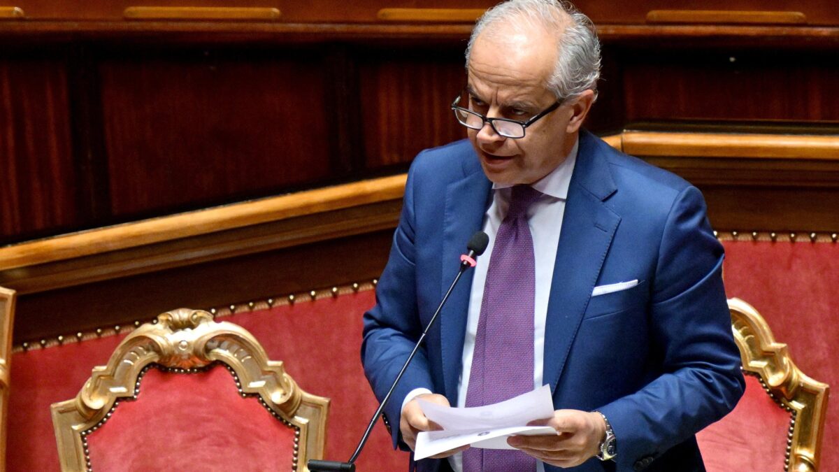 Mamme arcobaleno, l’altolà di Piantedosi: il ministro impugna le sentenze di Padova
