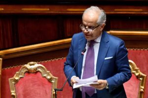 Mamme arcobaleno, l’altolà di Piantedosi: il ministro impugna le sentenze di Padova