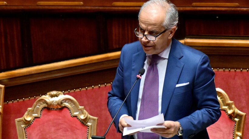 Mamme arcobaleno, l’altolà di Piantedosi: il ministro impugna le sentenze di Padova