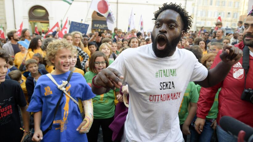 Altro che ius soli, l’Italia ha il record Ue di cittadinanze