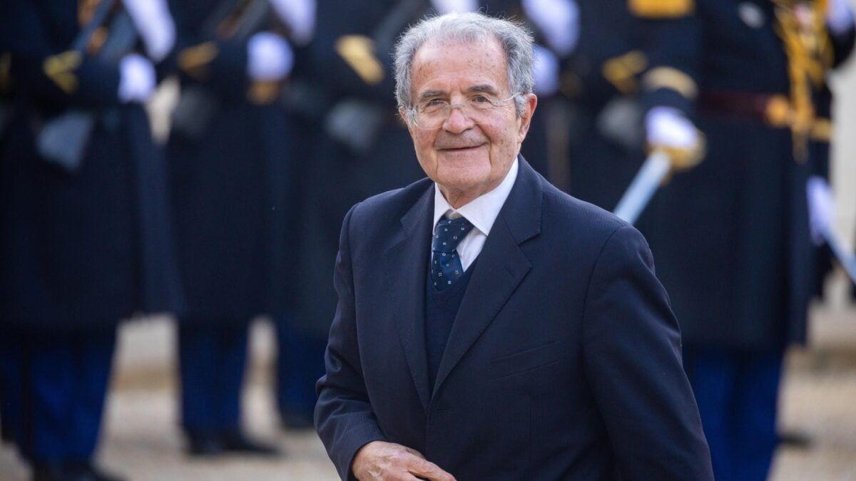 Prodi cede alle sirene di Macron e sogna un’Europa a guida francese