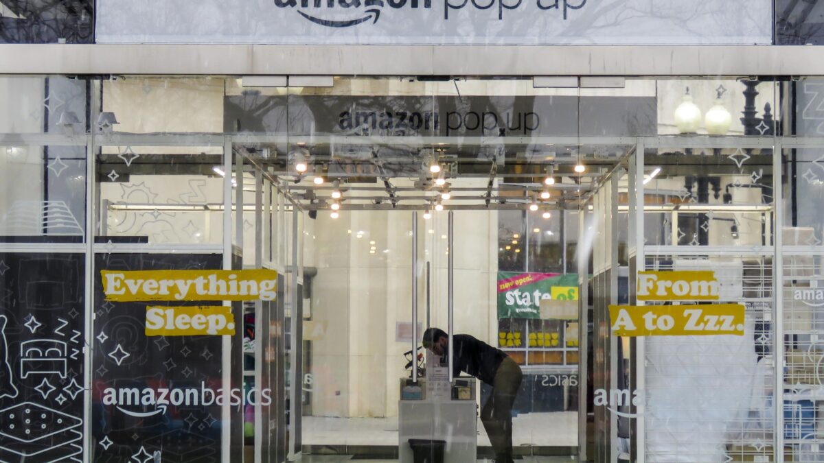 Amazon si allarga ai medicinali: acquistata parafarmacia a Milano