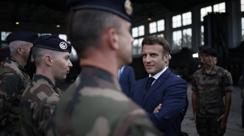 Macron allerta le truppe francesi. Siluro di Mosca: «Pronti a colpirle»