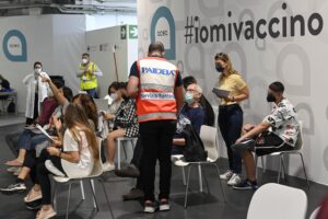 Il Cts e le Regioni mandarono i giovani agli Open day per smaltire le dosi