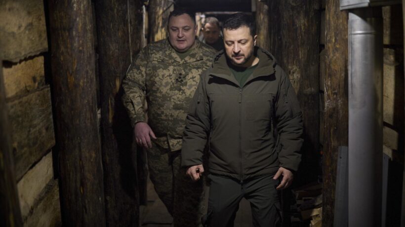 Zelensky licenzia altri fedelissimi. Beffa sulle munizioni: «Non ci sono i soldi»