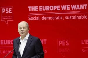 Le spie russe umiliano Berlino. Parigi tiene in caldo le forze speciali
