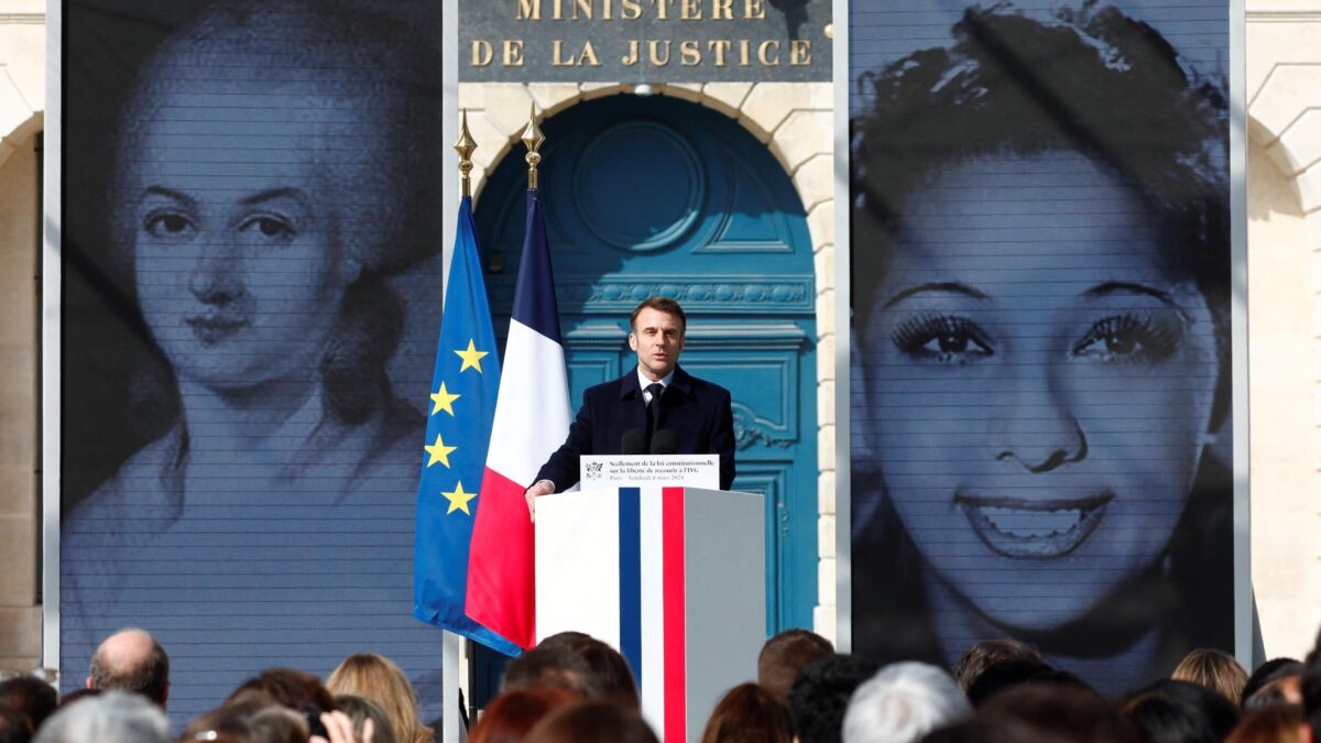 A Macron non basta la Francia: ora vuole in tutta l’Europa il diritto all’aborto