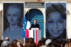 A Macron non basta la Francia: ora vuole in tutta l’Europa il diritto all’aborto
