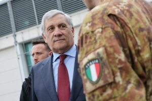 Antonio Tajani: «Le fughe in avanti di Macron possono dividere l’Europa»