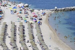 I pasticci dei burocrati annegano i balneari