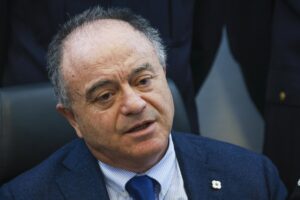Gratteri allude a un ministro che sniffa?