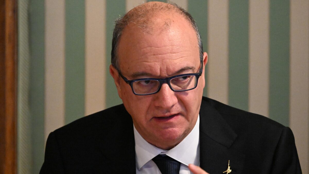Mettere il tetto agli stranieri in aula è l’unica soluzione per integrarli
