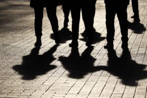 La «morte del padre» ha reso i figli incapaci di rispettare i limiti