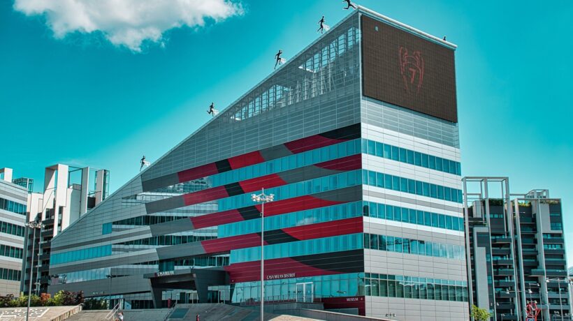 Inchiesta sulla proprietà del Milan. Indagati gli ad, perquisita la sede