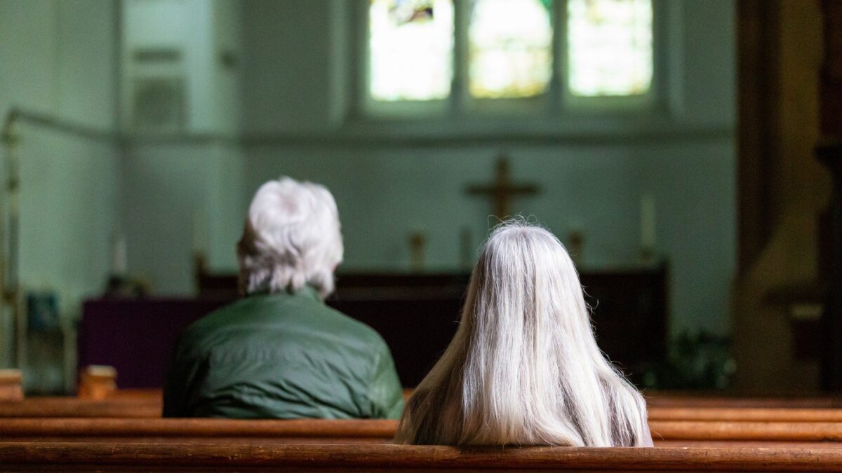 I fedeli disertano le messe. Ci vanno solo gli anziani (e tra poco nemmeno loro)