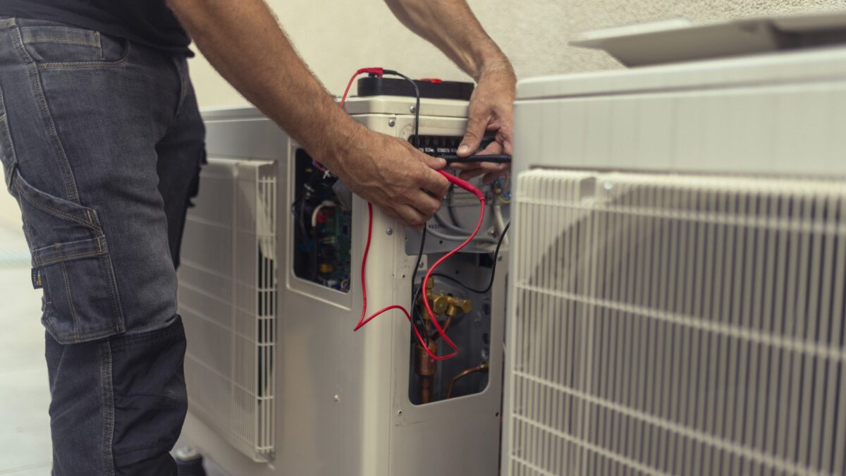 Tutte le bufale dietro la retorica sull’efficienza delle pompe di calore