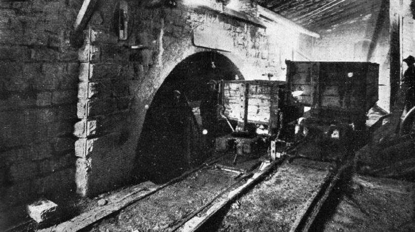 Le vetture del piano inclinato funicolare tra Cà di Landino e la galleria (Courtesy Artestampa editore)