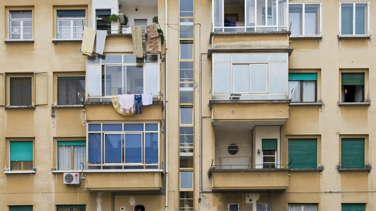 Case popolari solo agli immigrati