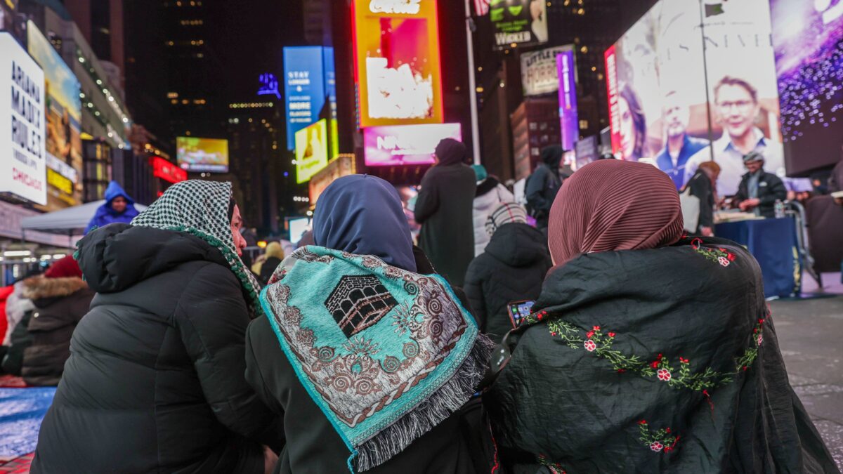 Niente velo per la foto segnaletica. Ny paga 17,5 milioni alle islamiche