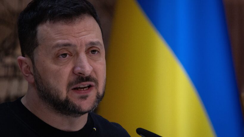 Purghe, elezioni, pochi uomini e mezzi. Zelensky leader sempre più in bilico