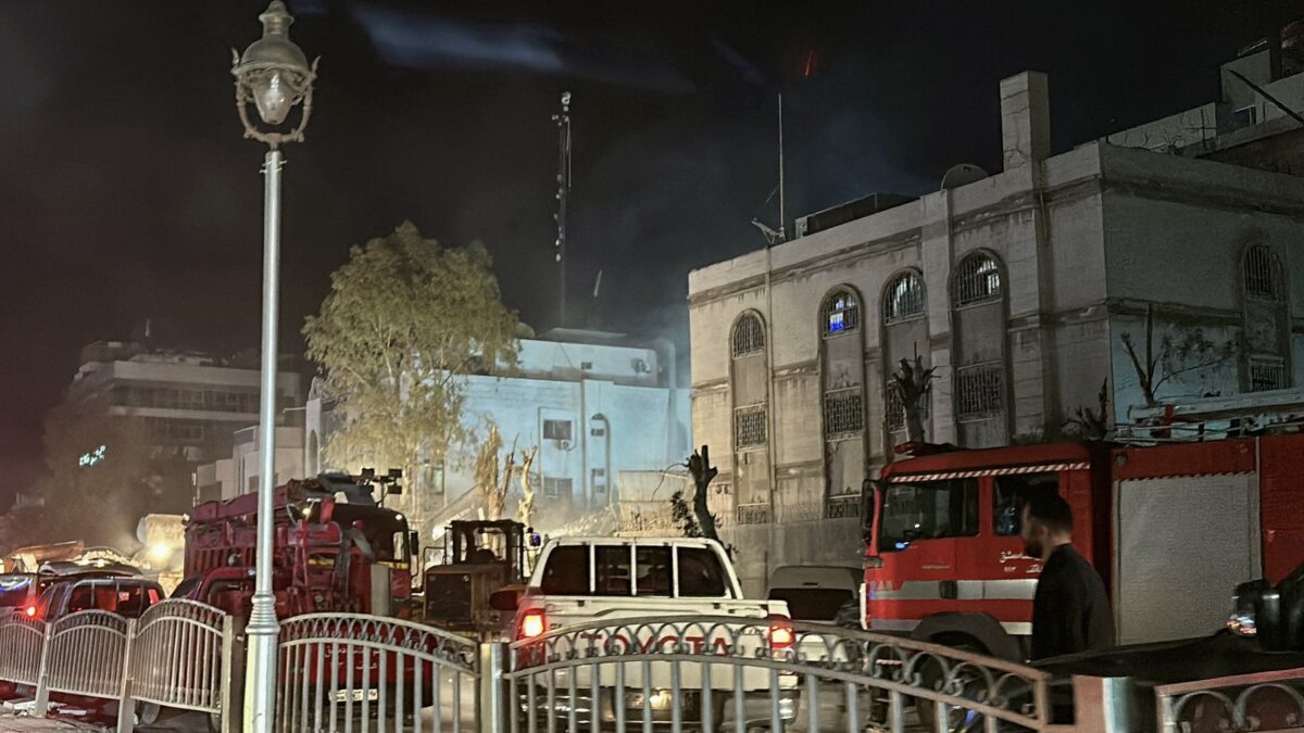 Israele attacca Damasco. Distrutto un palazzo dell’ambasciata iraniana