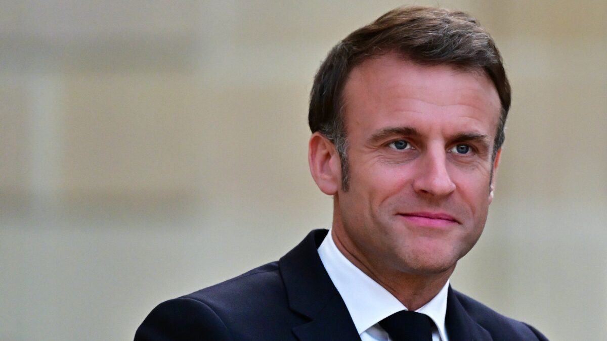 Macron a picco nei sondaggi. Vuole legalizzare l’eutanasia per mendicare voti a sinistra